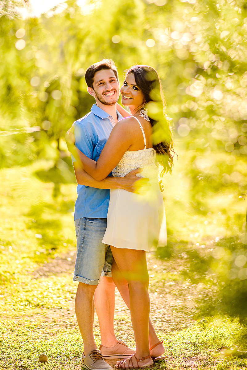 Lindo ensaio de casal pre wedding realizado no Rancho forte nas ruínas e por do sol por fotógrafos de casamento de vila velha fotógrafos de casamento de vitória fotógrafos de casamento de serra espirito santo es com noivo noiva 