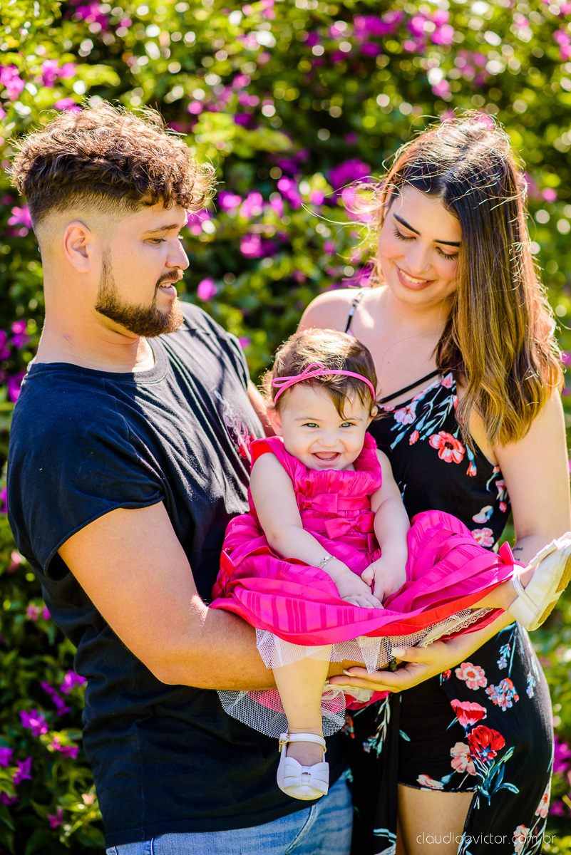 Lindo ensaio infantil no parque pedra da cebola em vitória feito por fotógrafos de casamento de vila velha fotógrafos de casamento de vitória fotógrafos de casamento de serra espirito santo es com bebê de 1 ano no parquinho balanço 