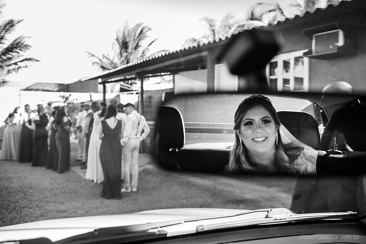 Lindo casamento ao ar livre e no fim de tarde no por do sol no cerimonial praia da baleia serra feito por fotógrafos casamento vila velha fotógrafo de casamento vitória espirito santo es com noivo noiva buquê e vestido de noiva pista de dança