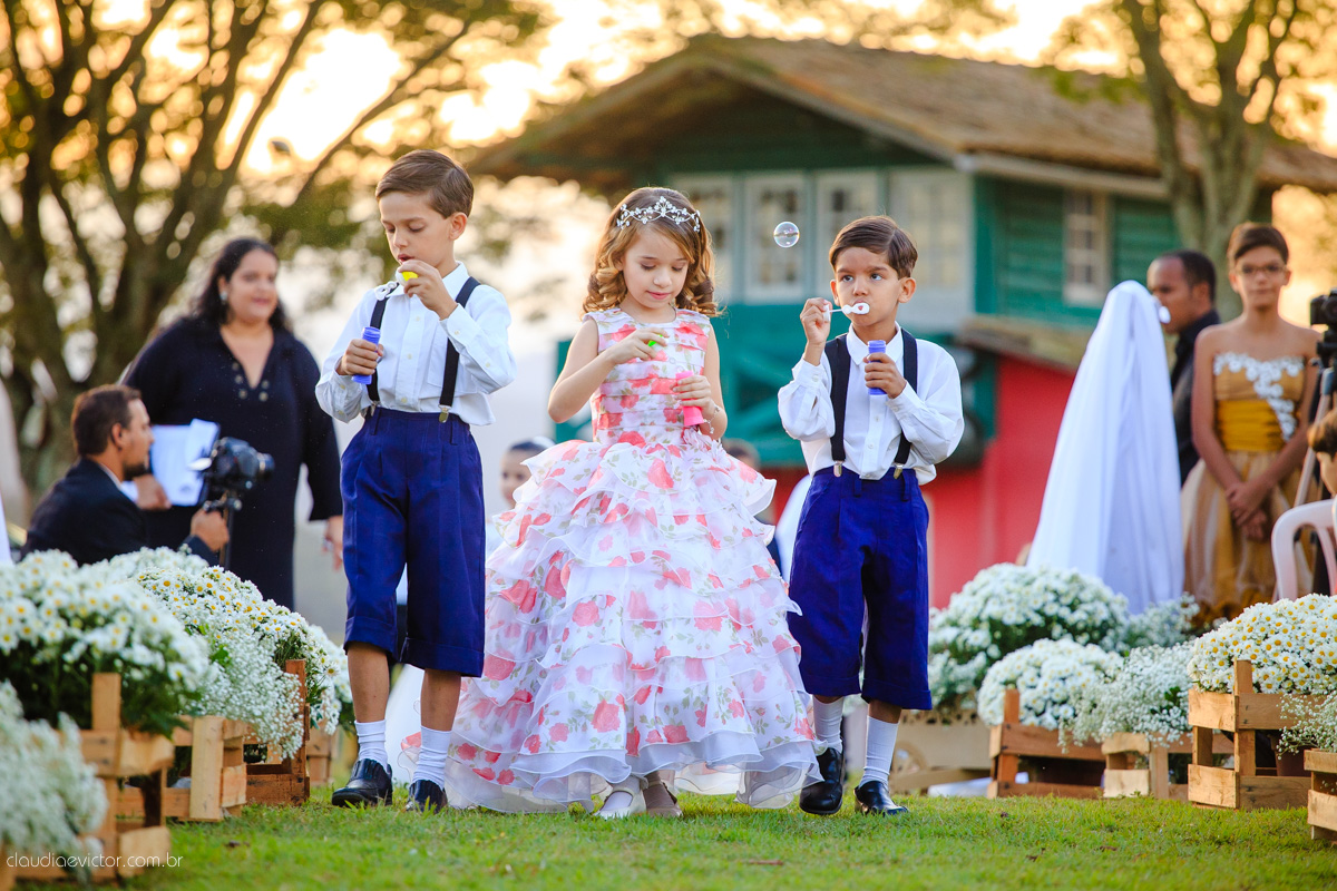 Lindo casamento ao ar livre realizado em um sítio em Guarapari, Espírito Santo por fotógrafos de casamento de Vila Velha fotógrafos de casamento de Vitória fotógrafos de casamento de Serra ES