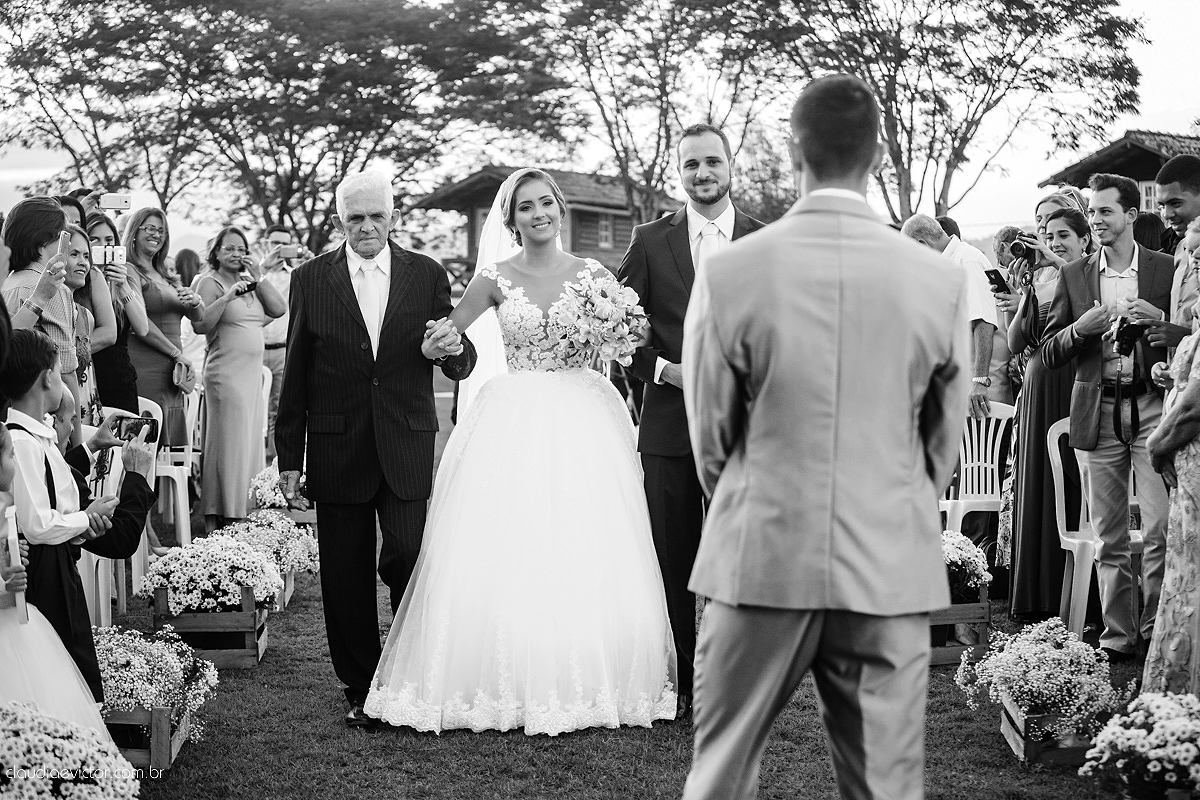 Lindo casamento ao ar livre realizado em um sítio em Guarapari, Espírito Santo por fotógrafos de casamento de Vila Velha fotógrafos de casamento de Vitória fotógrafos de casamento de Serra ES
