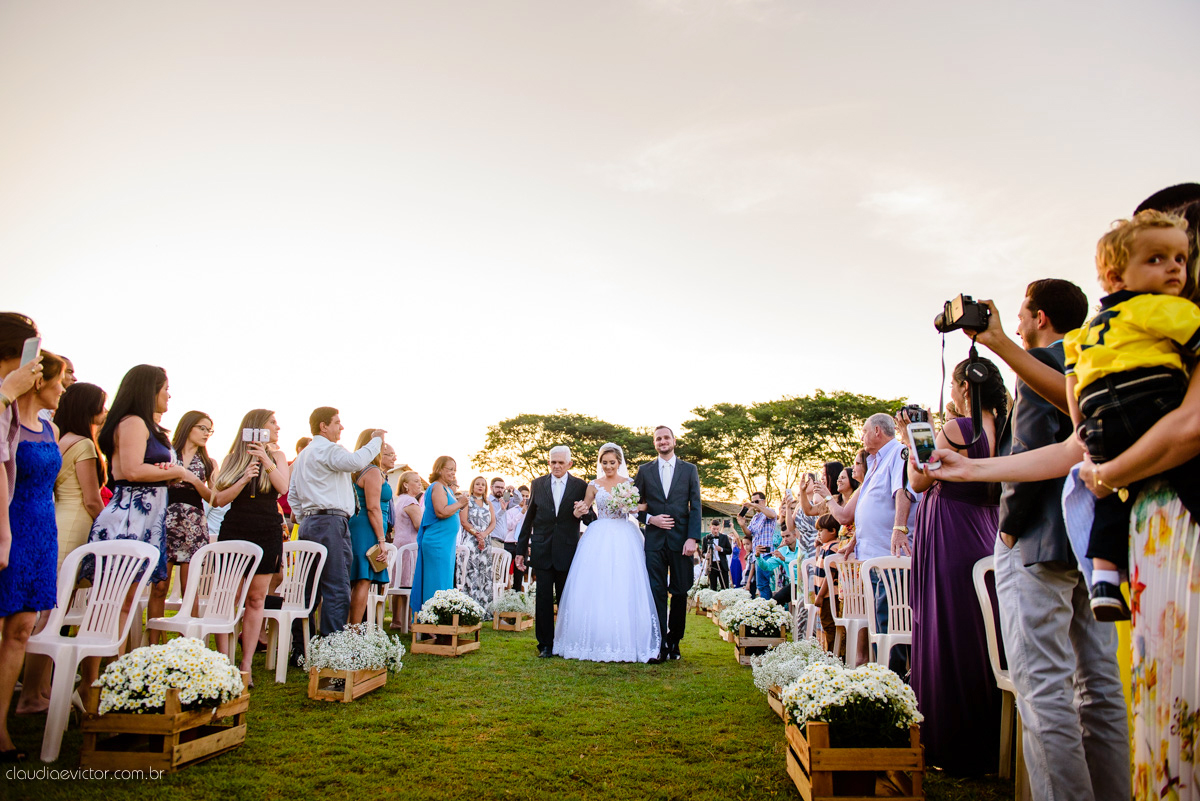 Lindo casamento ao ar livre realizado em um sítio em Guarapari, Espírito Santo por fotógrafos de casamento de Vila Velha fotógrafos de casamento de Vitória fotógrafos de casamento de Serra ES