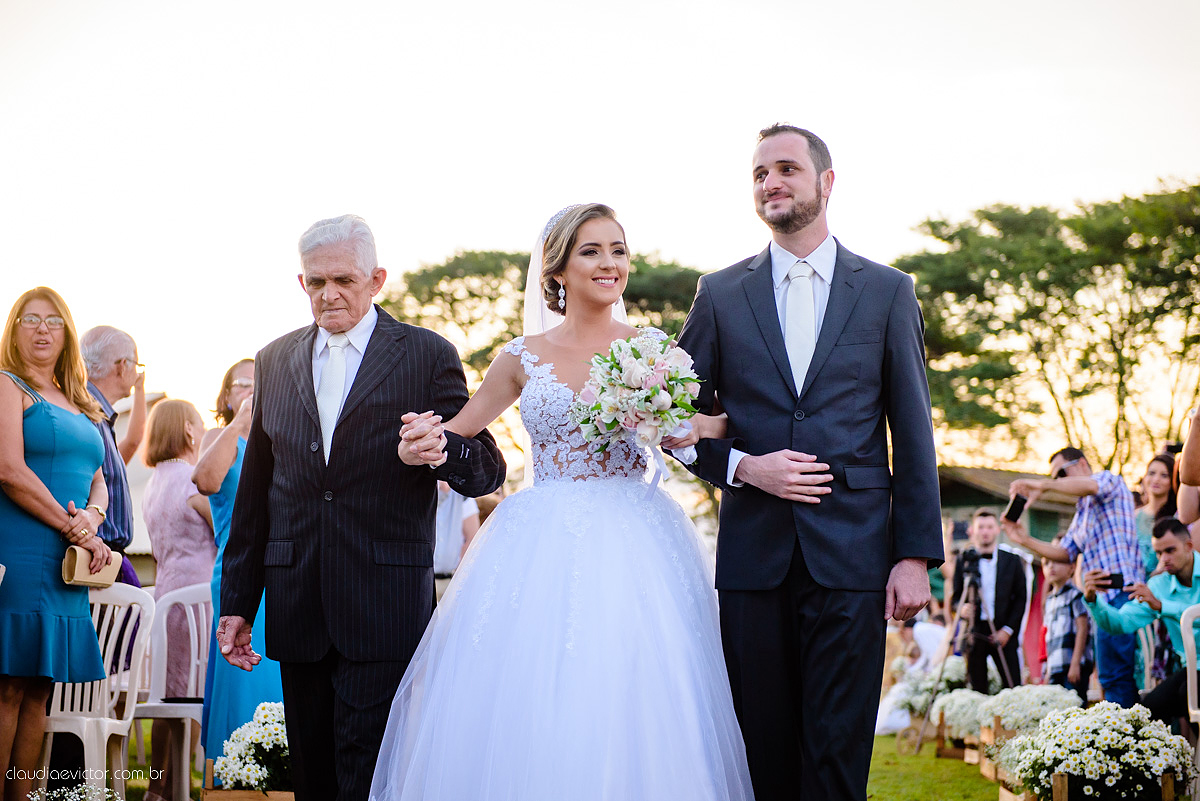 Lindo casamento ao ar livre realizado em um sítio em Guarapari, Espírito Santo por fotógrafos de casamento de Vila Velha fotógrafos de casamento de Vitória fotógrafos de casamento de Serra ES