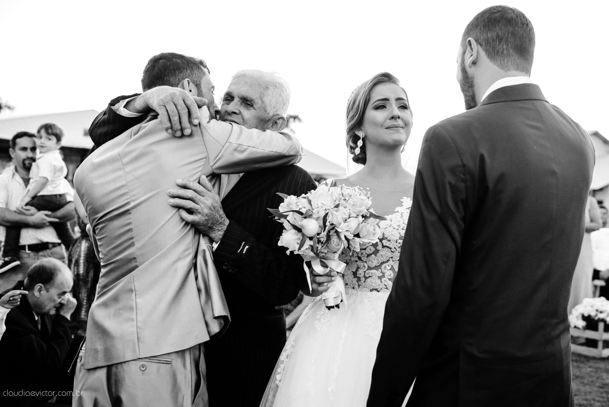 Lindo casamento ao ar livre realizado em um sítio em Guarapari, Espírito Santo por fotógrafos de casamento de Vila Velha fotógrafos de casamento de Vitória fotógrafos de casamento de Serra ES