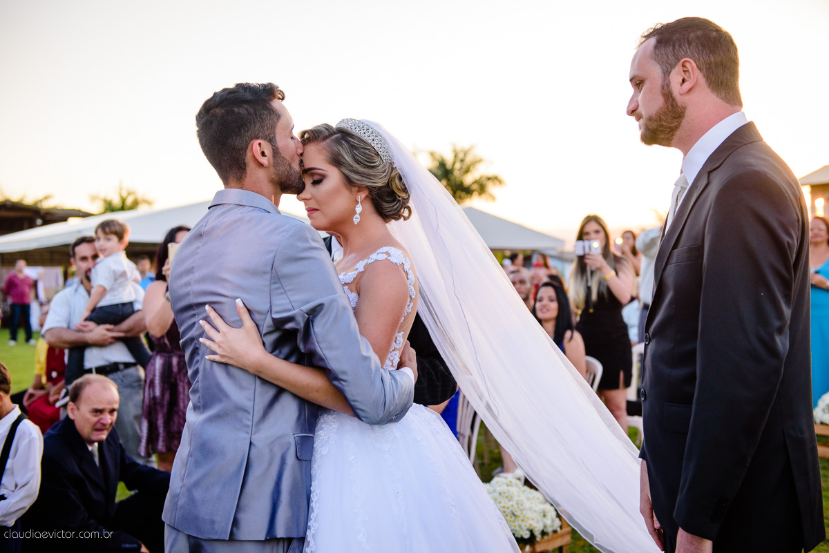Lindo casamento ao ar livre realizado em um sítio em Guarapari, Espírito Santo por fotógrafos de casamento de Vila Velha fotógrafos de casamento de Vitória fotógrafos de casamento de Serra ES
