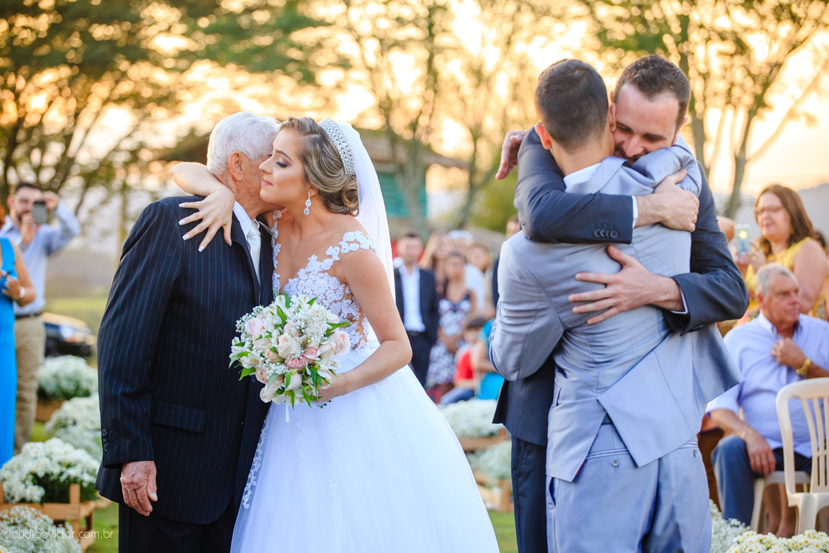 Lindo casamento ao ar livre realizado em um sítio em Guarapari, Espírito Santo por fotógrafos de casamento de Vila Velha fotógrafos de casamento de Vitória fotógrafos de casamento de Serra ES