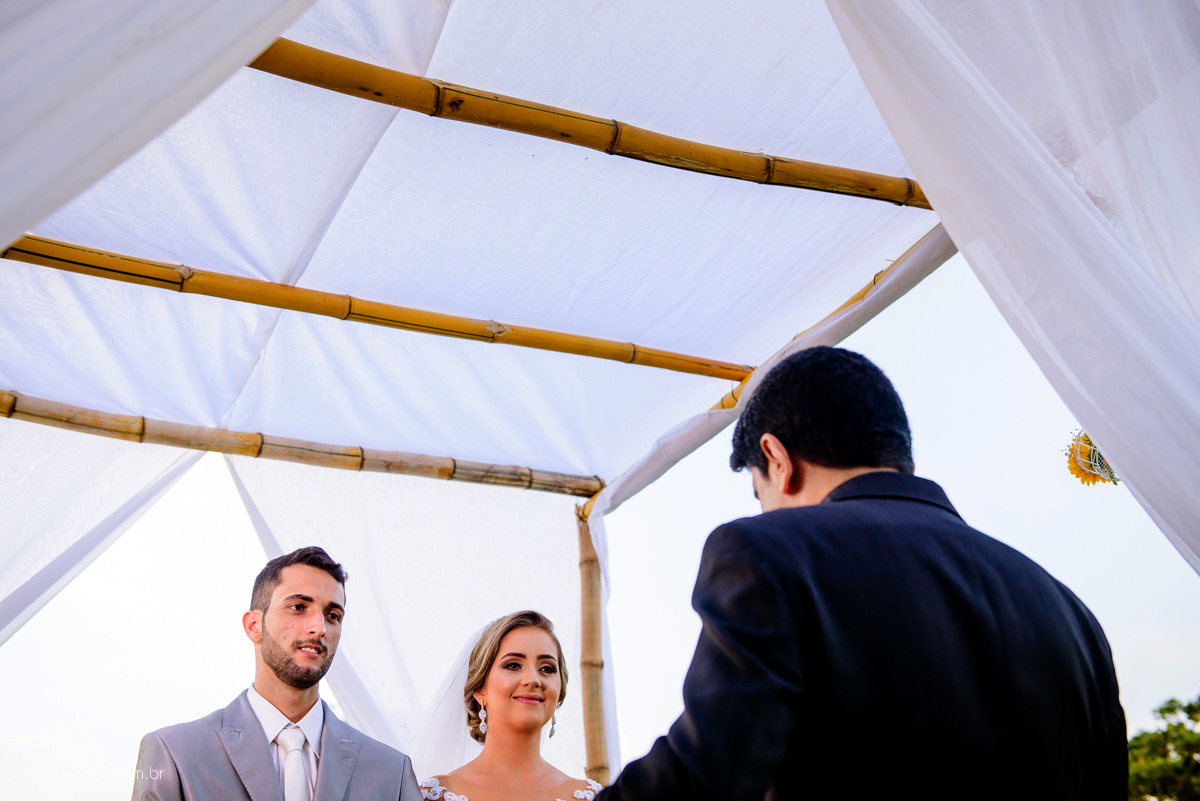 Lindo casamento ao ar livre realizado em um sítio em Guarapari, Espírito Santo por fotógrafos de casamento de Vila Velha fotógrafos de casamento de Vitória fotógrafos de casamento de Serra ES