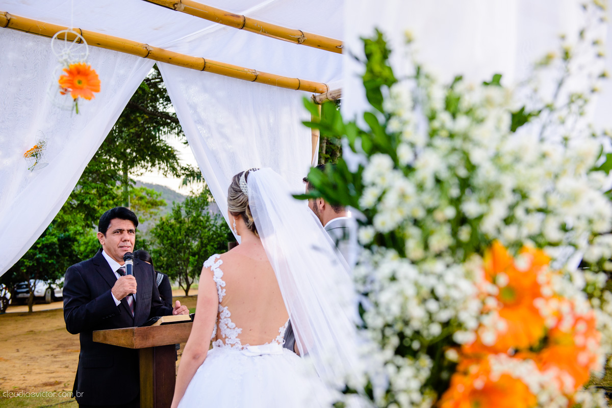 Lindo casamento ao ar livre realizado em um sítio em Guarapari, Espírito Santo por fotógrafos de casamento de Vila Velha fotógrafos de casamento de Vitória fotógrafos de casamento de Serra ES