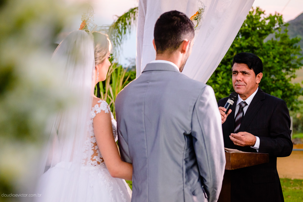 Lindo casamento ao ar livre realizado em um sítio em Guarapari, Espírito Santo por fotógrafos de casamento de Vila Velha fotógrafos de casamento de Vitória fotógrafos de casamento de Serra ES