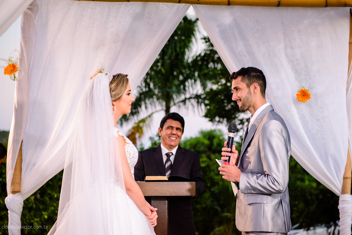 Lindo casamento ao ar livre realizado em um sítio em Guarapari, Espírito Santo por fotógrafos de casamento de Vila Velha fotógrafos de casamento de Vitória fotógrafos de casamento de Serra ES
