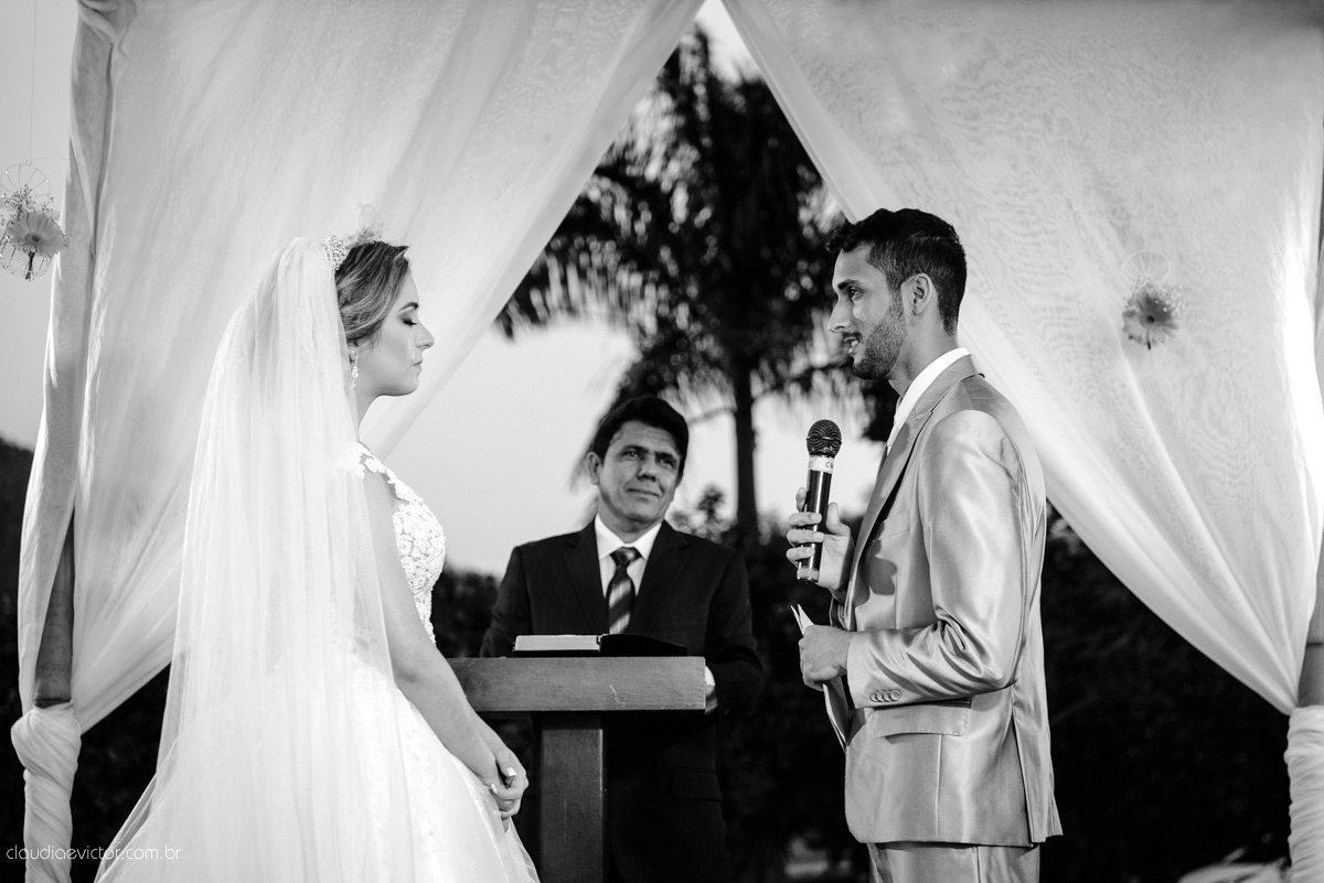 Lindo casamento ao ar livre realizado em um sítio em Guarapari, Espírito Santo por fotógrafos de casamento de Vila Velha fotógrafos de casamento de Vitória fotógrafos de casamento de Serra ES