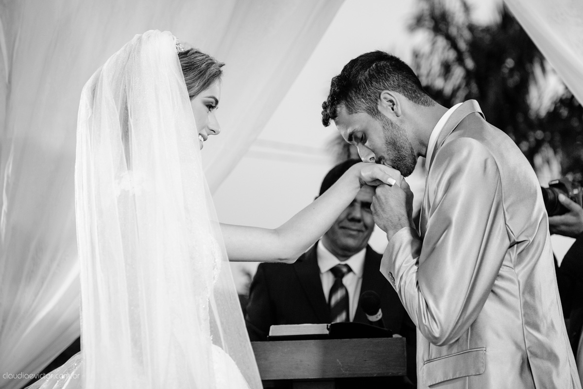 Lindo casamento ao ar livre realizado em um sítio em Guarapari, Espírito Santo por fotógrafos de casamento de Vila Velha fotógrafos de casamento de Vitória fotógrafos de casamento de Serra ES