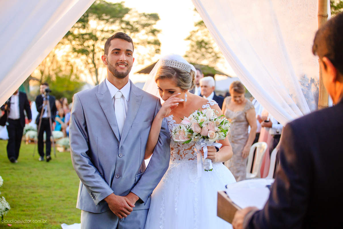 Lindo casamento ao ar livre realizado em um sítio em Guarapari, Espírito Santo por fotógrafos de casamento de Vila Velha fotógrafos de casamento de Vitória fotógrafos de casamento de Serra ES