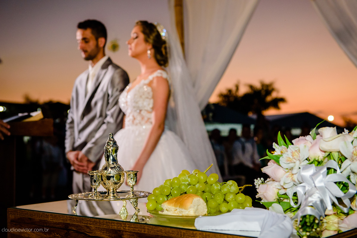 Lindo casamento ao ar livre realizado em um sítio em Guarapari, Espírito Santo por fotógrafos de casamento de Vila Velha fotógrafos de casamento de Vitória fotógrafos de casamento de Serra ES