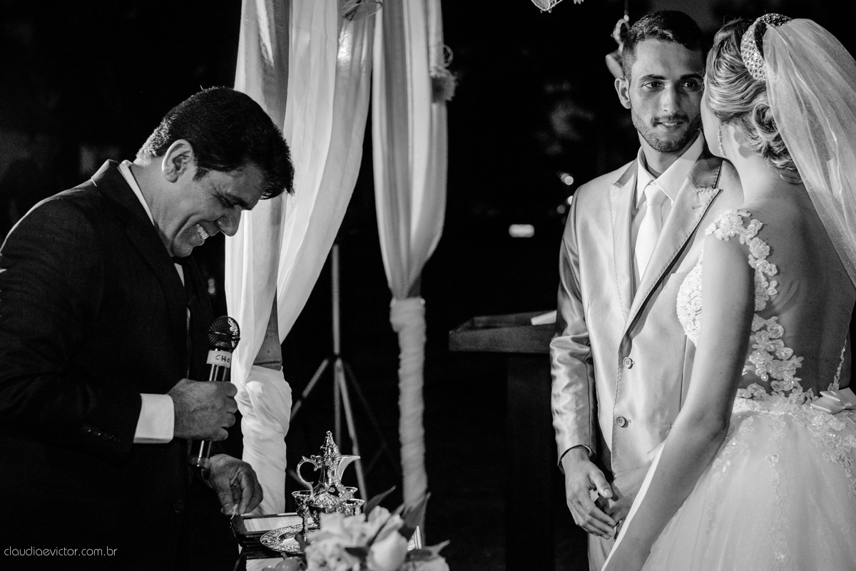 Lindo casamento ao ar livre realizado em um sítio em Guarapari, Espírito Santo por fotógrafos de casamento de Vila Velha fotógrafos de casamento de Vitória fotógrafos de casamento de Serra ES