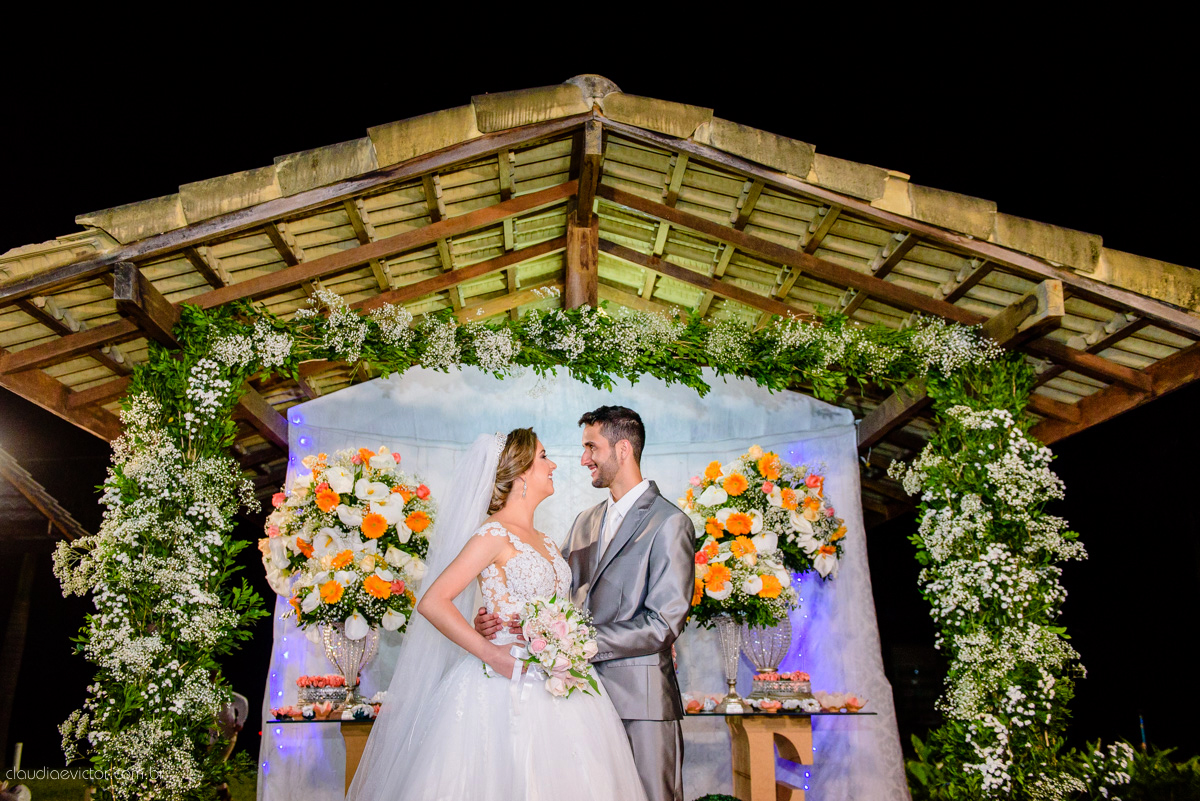 Lindo casamento ao ar livre realizado em um sítio em Guarapari, Espírito Santo por fotógrafos de casamento de Vila Velha fotógrafos de casamento de Vitória fotógrafos de casamento de Serra ES
