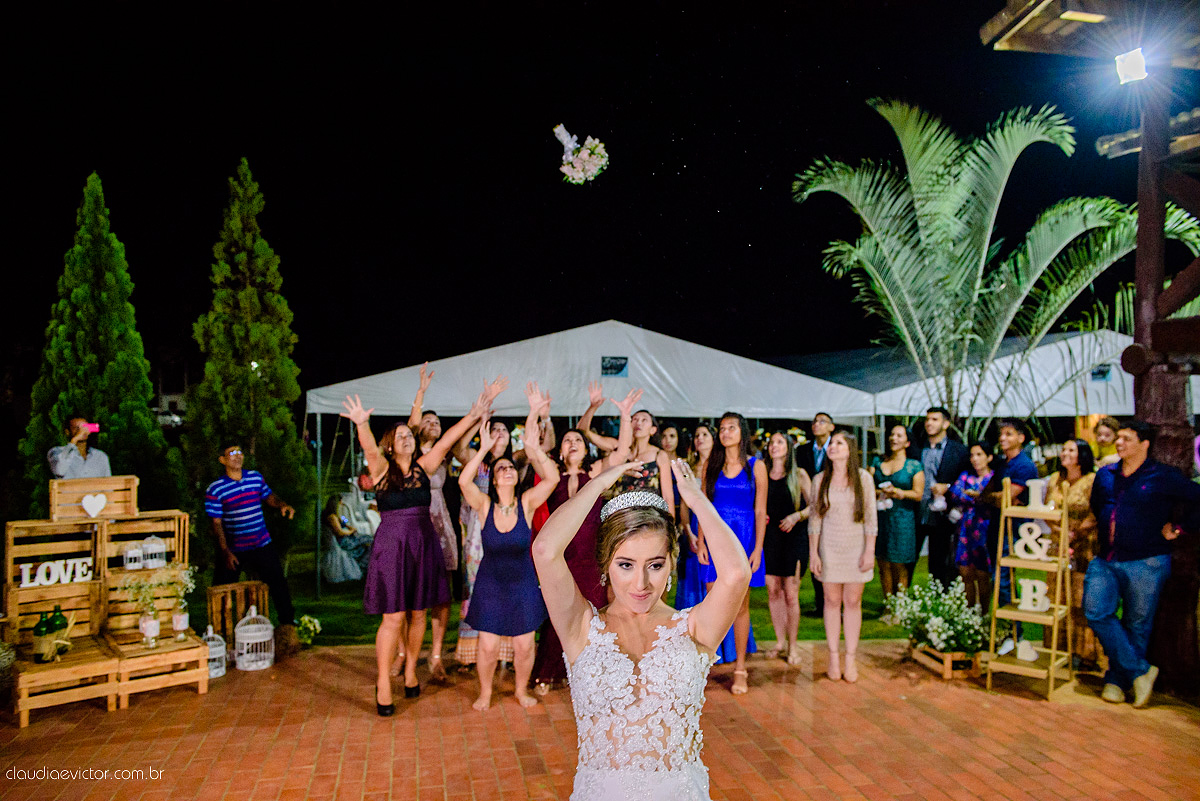 Lindo casamento ao ar livre realizado em um sítio em Guarapari, Espírito Santo por fotógrafos de casamento de Vila Velha fotógrafos de casamento de Vitória fotógrafos de casamento de Serra ES