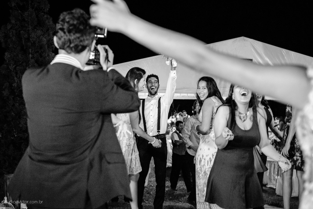 Lindo casamento ao ar livre realizado em um sítio em Guarapari, Espírito Santo por fotógrafos de casamento de Vila Velha fotógrafos de casamento de Vitória fotógrafos de casamento de Serra ES