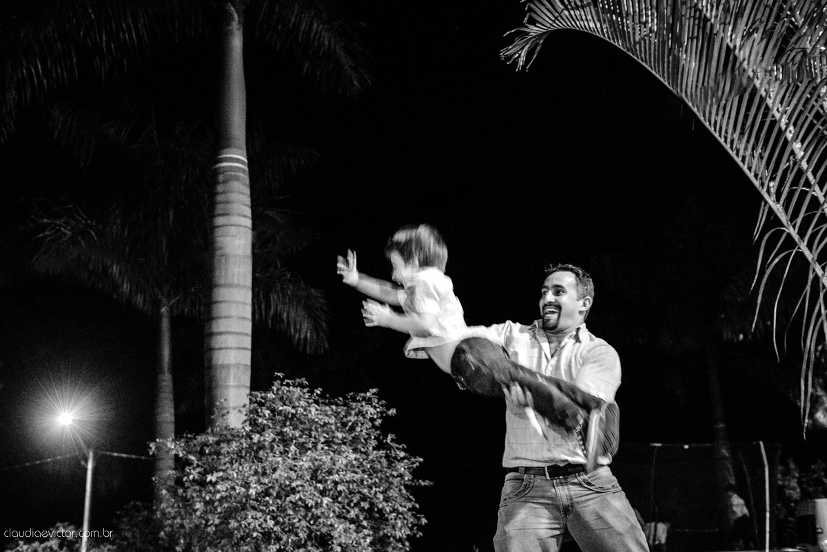 Lindo casamento ao ar livre realizado em um sítio em Guarapari, Espírito Santo por fotógrafos de casamento de Vila Velha fotógrafos de casamento de Vitória fotógrafos de casamento de Serra ES