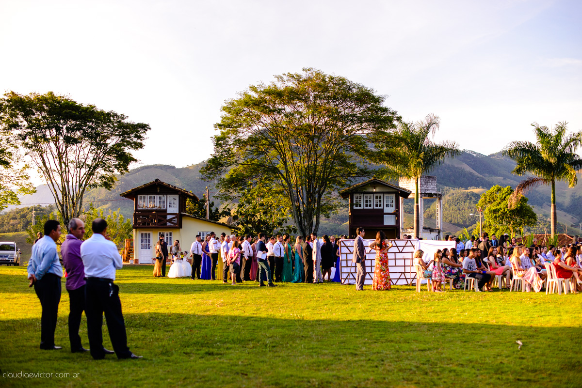 Lindo casamento ao ar livre realizado em um sítio em Guarapari, Espírito Santo por fotógrafos de casamento de Vila Velha fotógrafos de casamento de Vitória fotógrafos de casamento de Serra ES