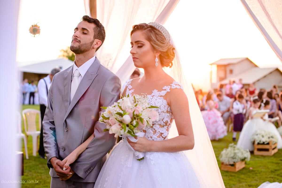 Lindo casamento ao ar livre realizado em um sítio em Guarapari, Espírito Santo por fotógrafos de casamento de Vila Velha fotógrafos de casamento de Vitória fotógrafos de casamento de Serra ES