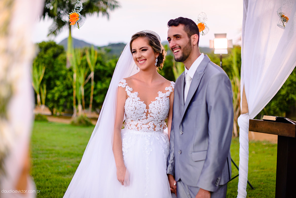 Lindo casamento ao ar livre realizado em um sítio em Guarapari, Espírito Santo por fotógrafos de casamento de Vila Velha fotógrafos de casamento de Vitória fotógrafos de casamento de Serra ES