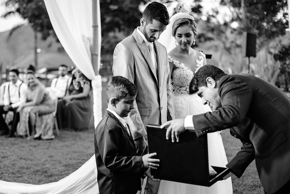 Lindo casamento ao ar livre realizado em um sítio em Guarapari, Espírito Santo por fotógrafos de casamento de Vila Velha fotógrafos de casamento de Vitória fotógrafos de casamento de Serra ES