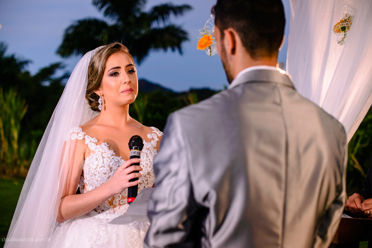 Lindo casamento ao ar livre realizado em um sítio em Guarapari, Espírito Santo por fotógrafos de casamento de Vila Velha fotógrafos de casamento de Vitória fotógrafos de casamento de Serra ES