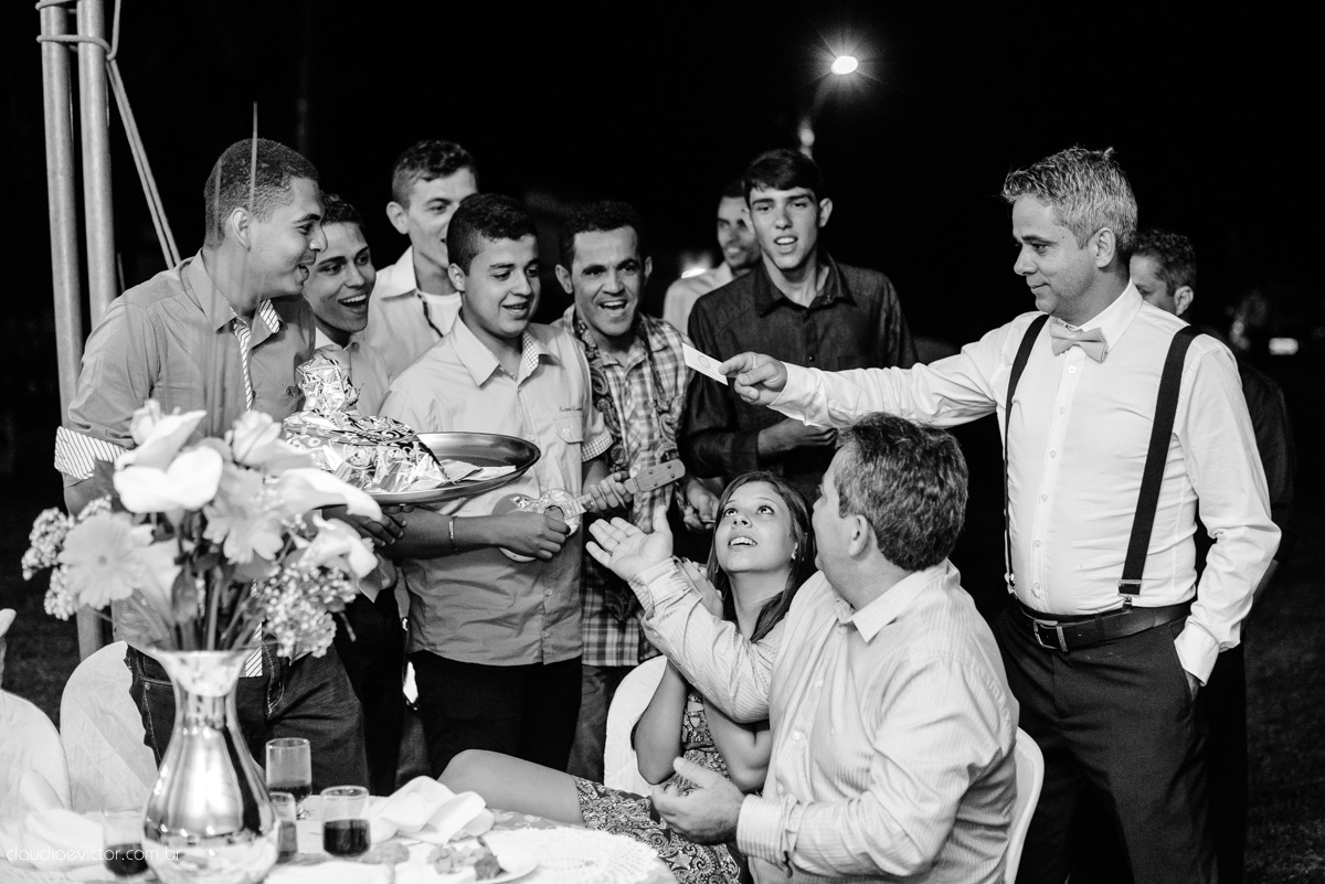Lindo casamento ao ar livre realizado em um sítio em Guarapari, Espírito Santo por fotógrafos de casamento de Vila Velha fotógrafos de casamento de Vitória fotógrafos de casamento de Serra ES
