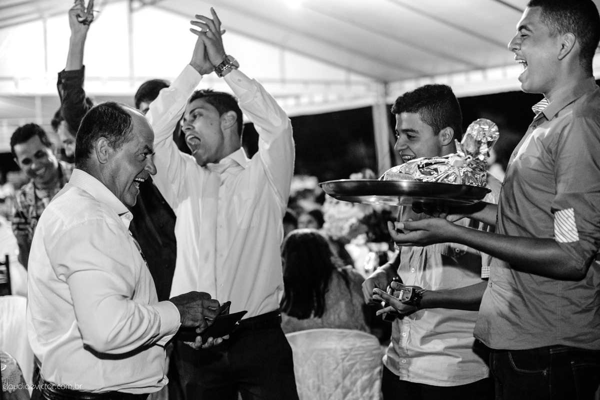 Lindo casamento ao ar livre realizado em um sítio em Guarapari, Espírito Santo por fotógrafos de casamento de Vila Velha fotógrafos de casamento de Vitória fotógrafos de casamento de Serra ES