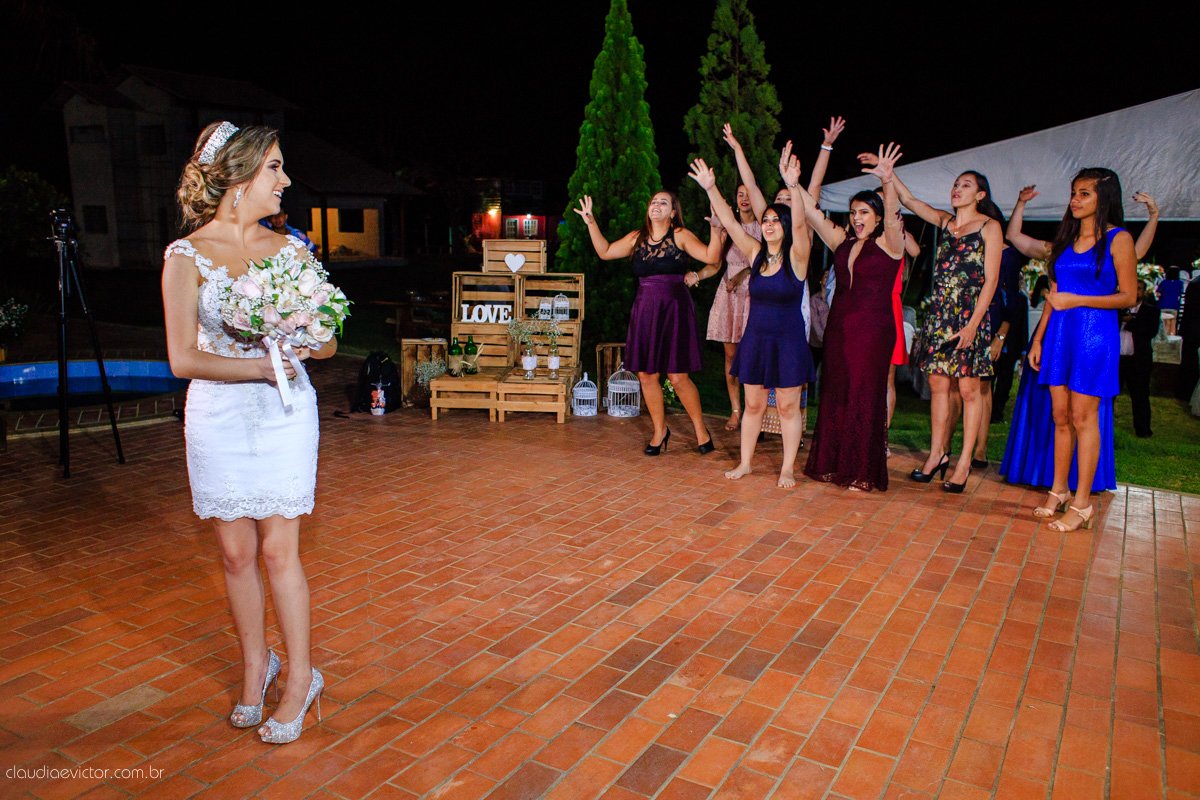 Lindo casamento ao ar livre realizado em um sítio em Guarapari, Espírito Santo por fotógrafos de casamento de Vila Velha fotógrafos de casamento de Vitória fotógrafos de casamento de Serra ES