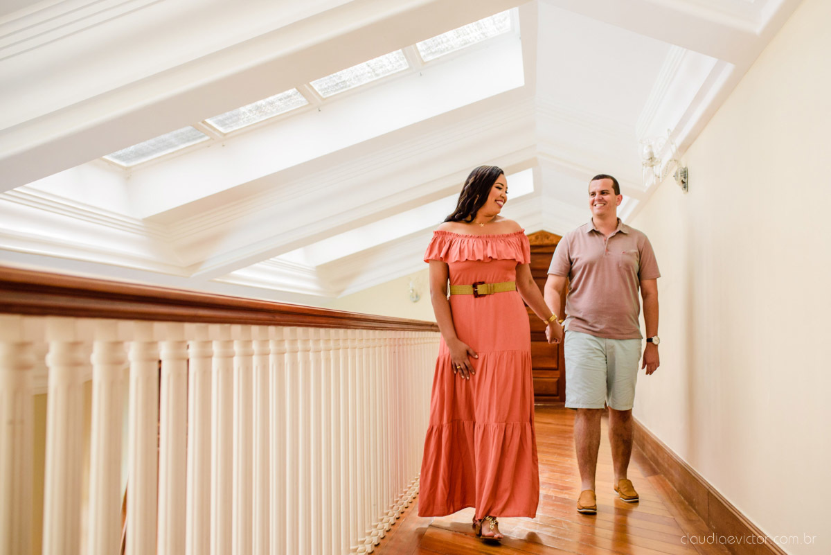 Fotografo de casamento em vitoria fotografo de casamento em serra Ensaio namoro Pre wedding feito por fotógrafos de casamento em vila velha e fotógrafos de casamento em Vitória no aroso paço hotel com noivo noiva e pedra azul com por do sol