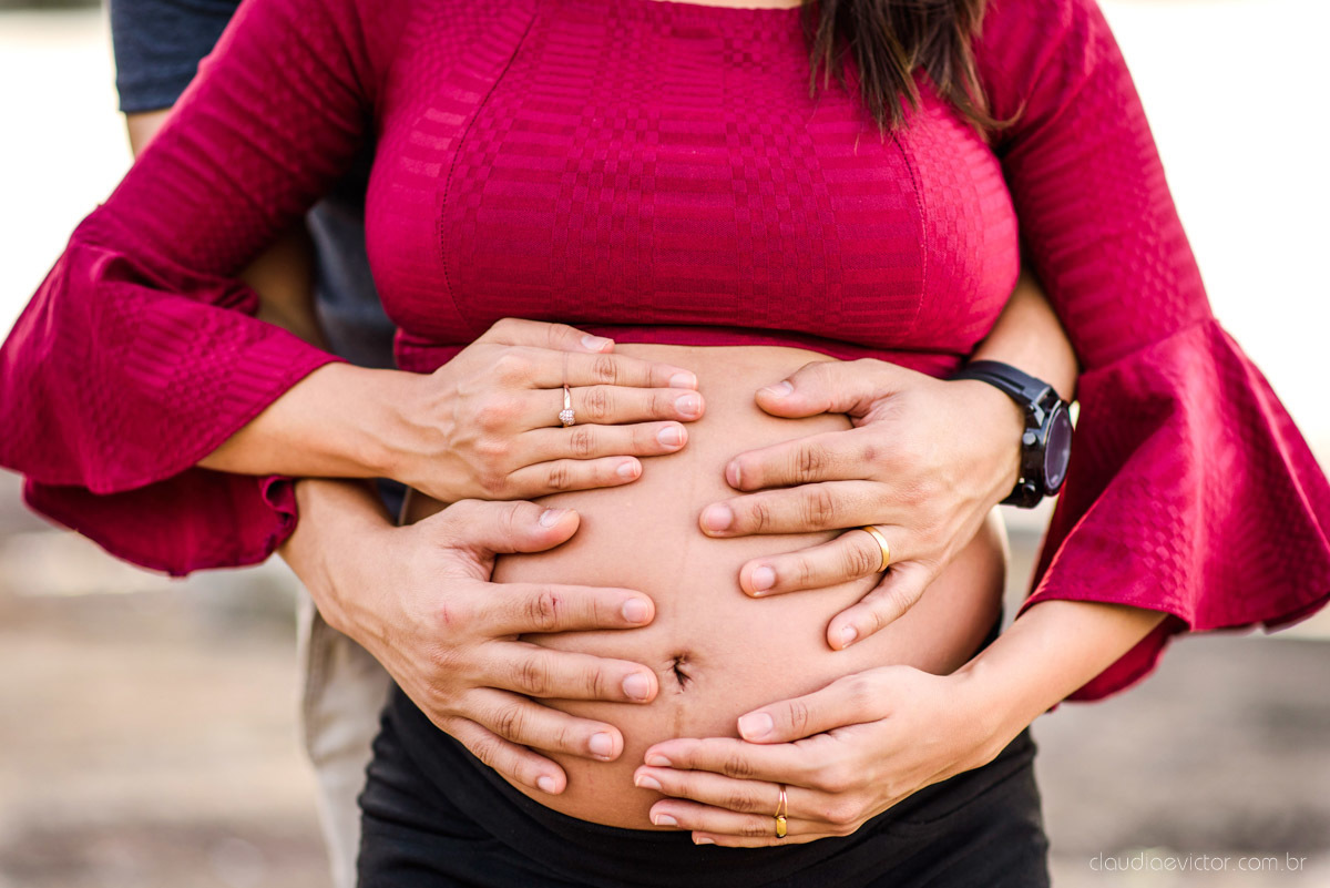 Ensaio fotográfico de gestante e família feito por fotógrafos de casamento em Vila Velha e fotógrafos de casamento em Vitória e fotógrafos de casamento em serra espírito santo na Ilha do Frade com pôr do sol na praia 