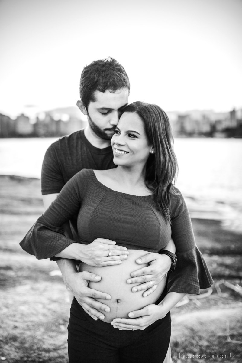 Ensaio fotográfico de gestante e família feito por fotógrafos de casamento em Vila Velha e fotógrafos de casamento em Vitória e fotógrafos de casamento em serra espírito santo na Ilha do Frade com pôr do sol na praia 