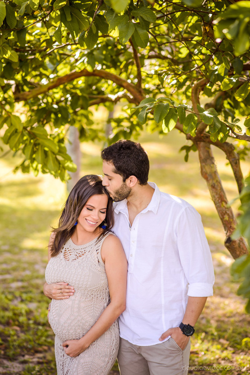 Ensaio fotográfico de gestante e família feito por fotógrafos de casamento em Vila Velha e fotógrafos de casamento em Vitória e fotógrafos de casamento em serra espírito santo na Ilha do Frade com pôr do sol na praia 