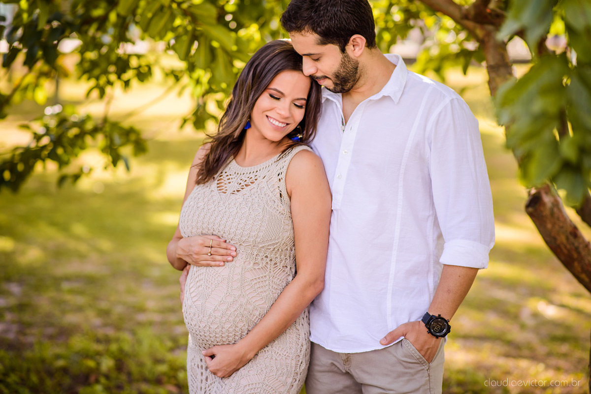 Ensaio fotográfico de gestante e família feito por fotógrafos de casamento em Vila Velha e fotógrafos de casamento em Vitória e fotógrafos de casamento em serra espírito santo na Ilha do Frade com pôr do sol na praia 