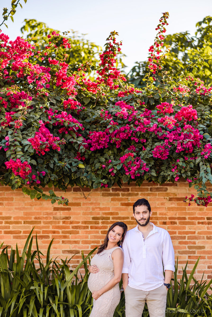 Ensaio fotográfico de gestante e família feito por fotógrafos de casamento em Vila Velha e fotógrafos de casamento em Vitória e fotógrafos de casamento em serra espírito santo na Ilha do Frade com pôr do sol na praia 