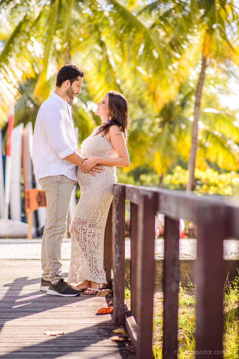 Ensaio fotográfico de gestante e família feito por fotógrafos de casamento em Vila Velha e fotógrafos de casamento em Vitória e fotógrafos de casamento em serra espírito santo na Ilha do Frade com pôr do sol na praia 