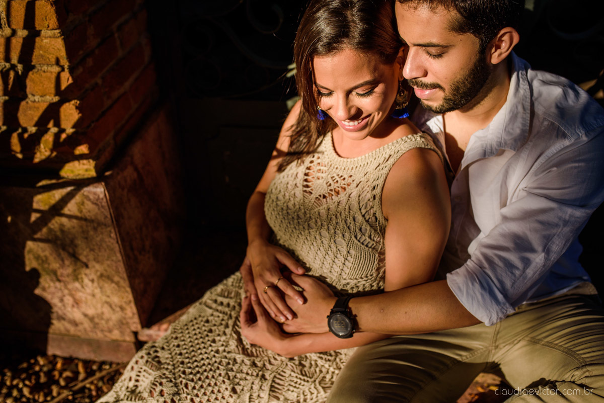Ensaio fotográfico de gestante e família feito por fotógrafos de casamento em Vila Velha e fotógrafos de casamento em Vitória e fotógrafos de casamento em serra espírito santo na Ilha do Frade com pôr do sol na praia 