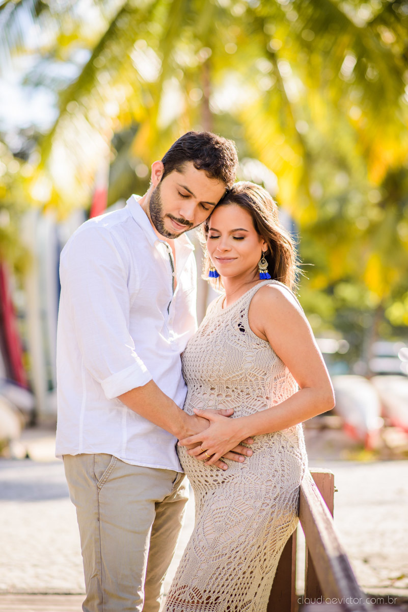 Ensaio fotográfico de gestante e família feito por fotógrafos de casamento em Vila Velha e fotógrafos de casamento em Vitória e fotógrafos de casamento em serra espírito santo na Ilha do Frade com pôr do sol na praia 