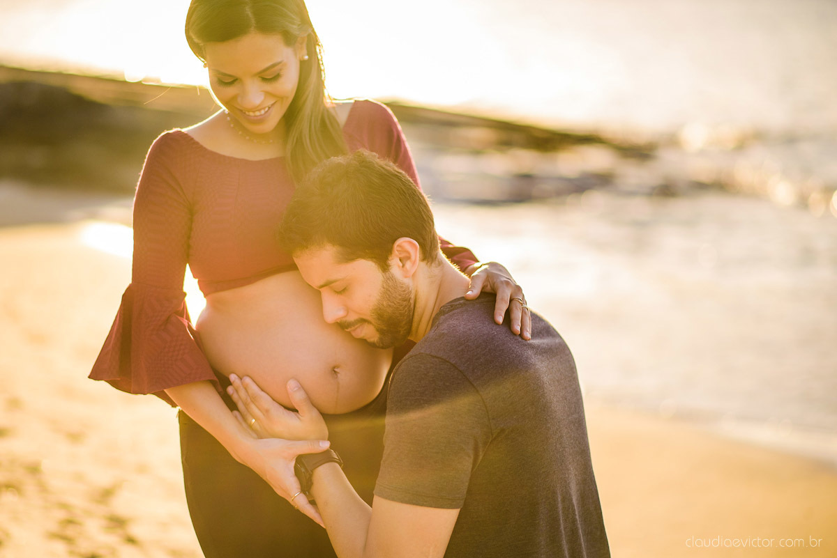 Ensaio fotográfico de gestante e família feito por fotógrafos de casamento em Vila Velha e fotógrafos de casamento em Vitória e fotógrafos de casamento em serra espírito santo na Ilha do Frade com pôr do sol na praia 