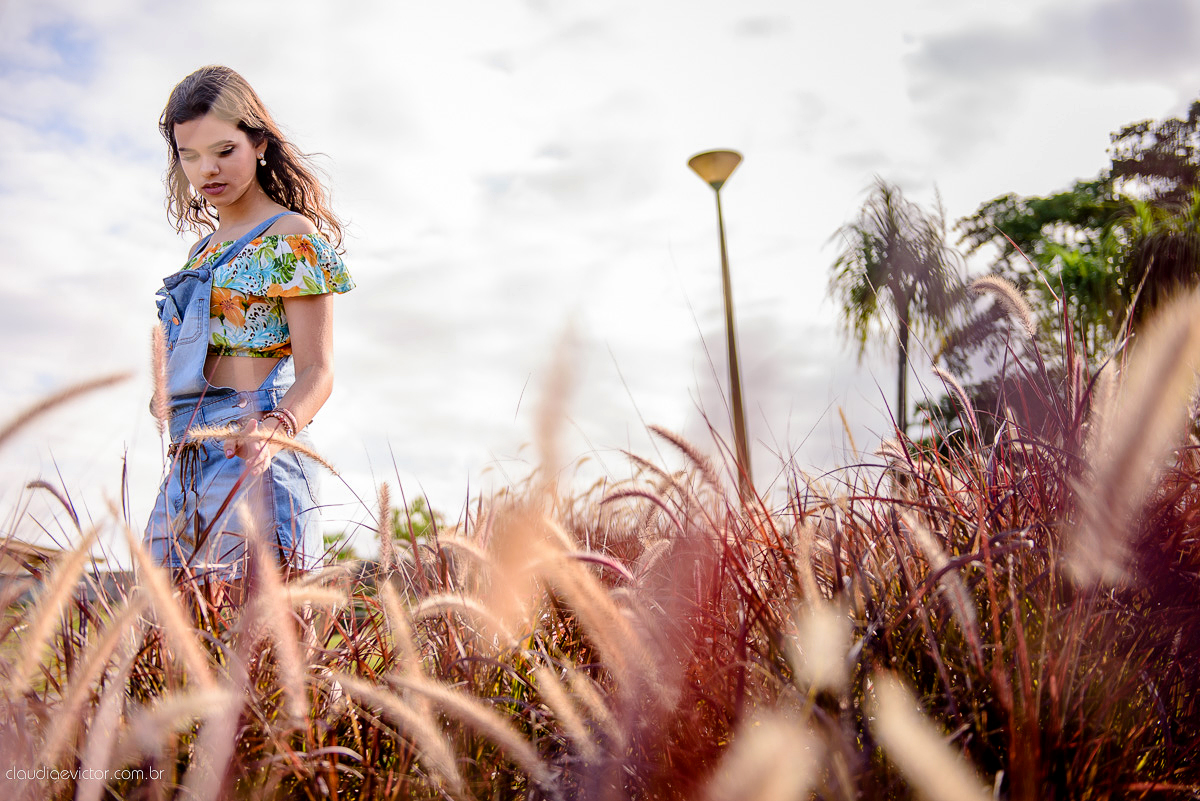 Lindo ensaio de 15 anos com belas paisagens no Parque da Cebola Vitória, feito por fotógrafos de casamento de Vila Velha fotógrafos de casamento de Vitória fotógrafos de casamento de Serra Espirito Santo ES