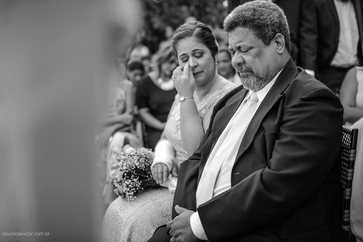 casamento no sitio durante o dia e com um lindo por do sol realizado por fotógrafos de casamento de Vila Velha fotógrafos de casamento de Vitória fotógrafos de casamento de Serra ES. Cerimonia emocionante casamento perfeito e feliz com amigos.