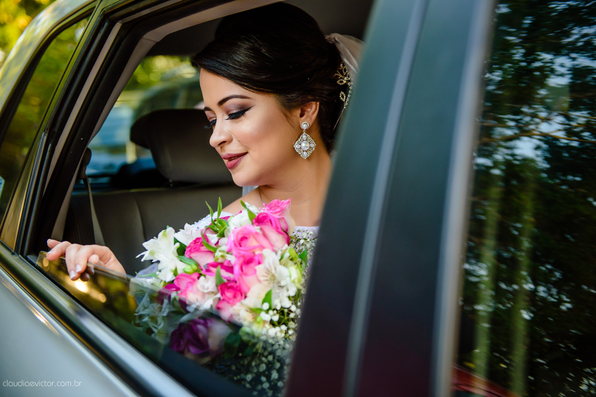 casamento no sitio durante o dia e com um lindo por do sol realizado por fotógrafos de casamento de Vila Velha fotógrafos de casamento de Vitória fotógrafos de casamento de Serra ES. Cerimonia emocionante casamento perfeito e feliz com amigos.