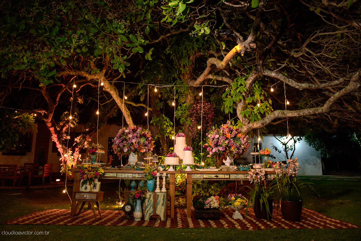 casamento no sitio durante o dia e com um lindo por do sol realizado por fotógrafos de casamento de Vila Velha fotógrafos de casamento de Vitória fotógrafos de casamento de Serra ES. Cerimonia emocionante casamento perfeito e feliz com amigos.