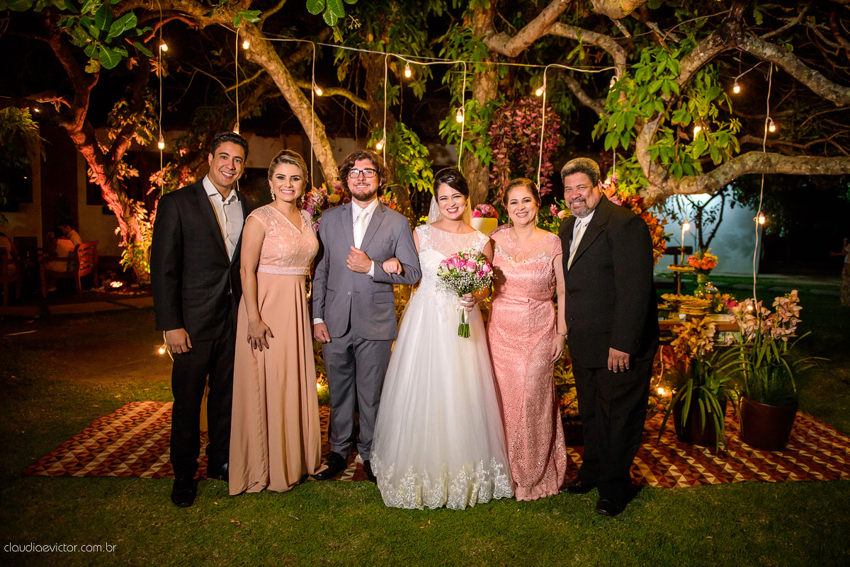 casamento no sitio durante o dia e com um lindo por do sol realizado por fotógrafos de casamento de Vila Velha fotógrafos de casamento de Vitória fotógrafos de casamento de Serra ES. Cerimonia emocionante casamento perfeito e feliz com amigos.