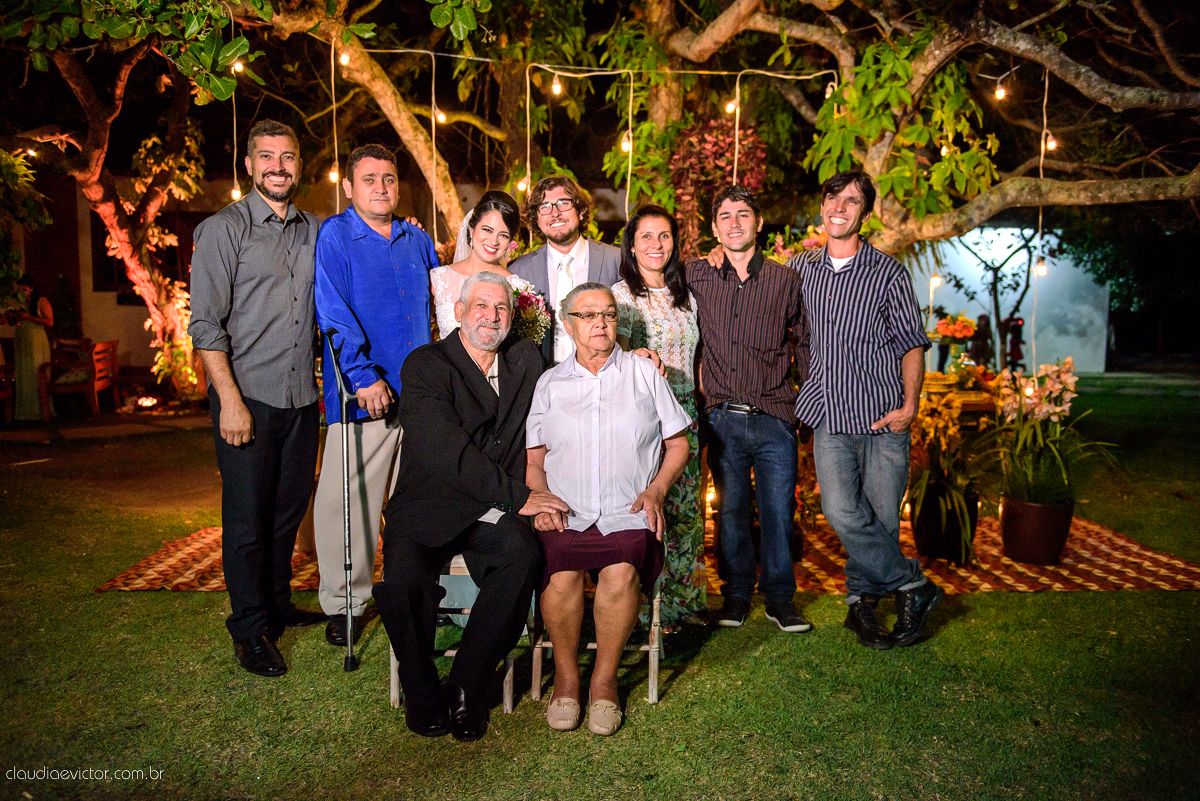 casamento no sitio durante o dia e com um lindo por do sol realizado por fotógrafos de casamento de Vila Velha fotógrafos de casamento de Vitória fotógrafos de casamento de Serra ES. Cerimonia emocionante casamento perfeito e feliz com amigos.