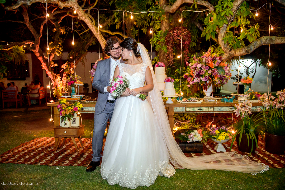 casamento no sitio durante o dia e com um lindo por do sol realizado por fotógrafos de casamento de Vila Velha fotógrafos de casamento de Vitória fotógrafos de casamento de Serra ES. Cerimonia emocionante casamento perfeito e feliz com amigos.
