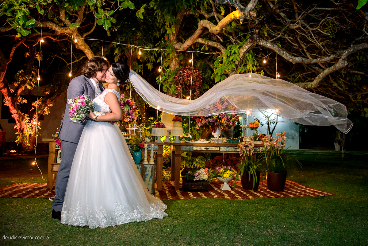 casamento no sitio durante o dia e com um lindo por do sol realizado por fotógrafos de casamento de Vila Velha fotógrafos de casamento de Vitória fotógrafos de casamento de Serra ES. Cerimonia emocionante casamento perfeito e feliz com amigos.