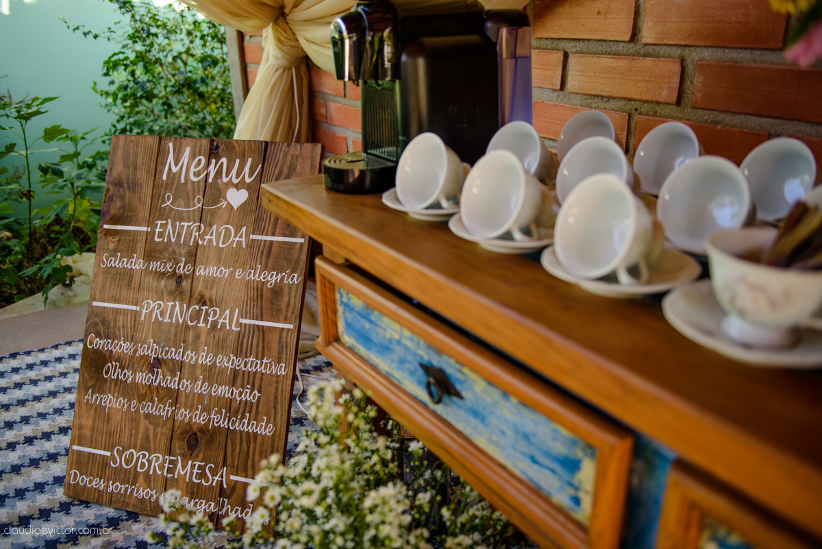 casamento no sitio durante o dia e com um lindo por do sol realizado por fotógrafos de casamento de Vila Velha fotógrafos de casamento de Vitória fotógrafos de casamento de Serra ES. Cerimonia emocionante casamento perfeito e feliz com amigos.